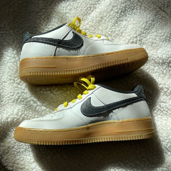 Nike Air Force 1 LV8 'Go The Extra Smile’ 2021 - Picture 1 of 6
